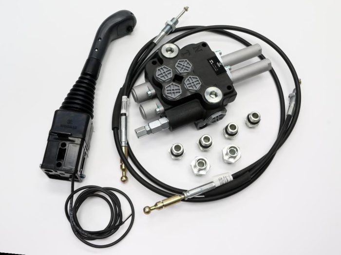 Set za TUR utovarivač - 80L 2-dijelni razdjelnik + joystick s gumbom + pričvršćivači + kablovi za kuglu 1500mm VOIMA